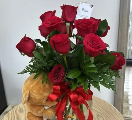 arreglo-floral-rosas-rojas-florero-vidrio-oso-peluche-floreria-katia-tapachula