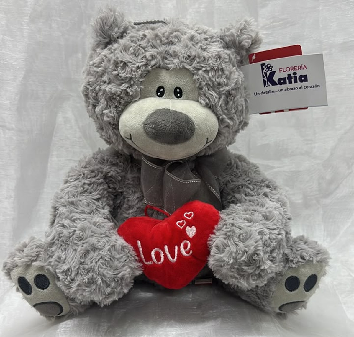 peluche, osito, gris,felpa rizada, corazon rojo, love, floreria katia, tapachula.