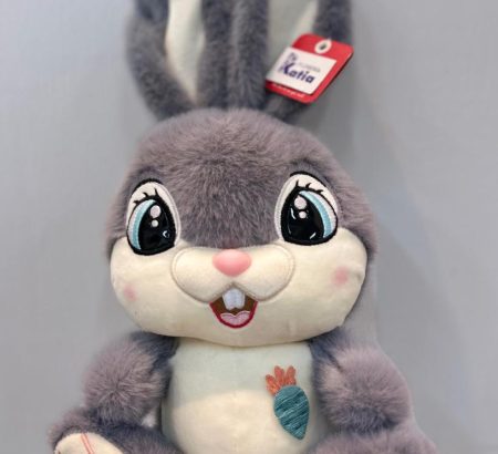peluche-conejita-gris-ojos-azules-grandes-zanahoria-bordada-floreria-katia-tapachula
