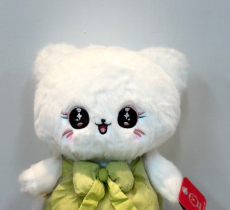 peluche-gatita-blanca-kawaii-vestido-verde-oliva-gran-mono-frontal-floreria-katia-tapachula
