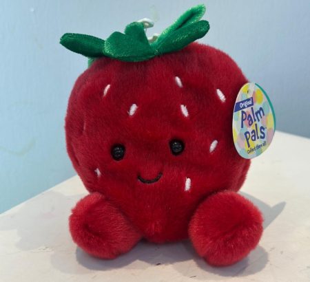 peluche-mini-fresita-kawaii-semillas-bordadas-hojas-verdes-patitas-floreria-katia-tapachula