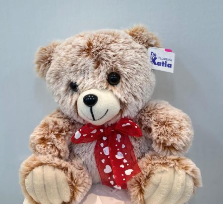 peluche-osito-beige-miel-jaspeado-mono-rojo-corazones-blancos-floreria-katia-tapachula