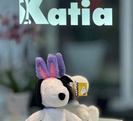 peluche-snoopy-conejito-orejas-moradas-collar-lila-floreria-katia-tapachula